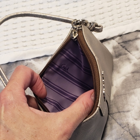 COACH Gold WRISTLET 👀 - Picture 2 of 7